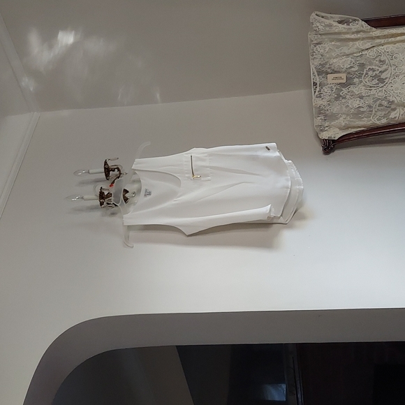 Guess sleeveless dress blouse. small - Picture 3 of 5